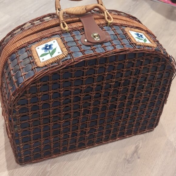 Vintage Wicker Picnic Basket Brown and Blue - Picture 3 of 9